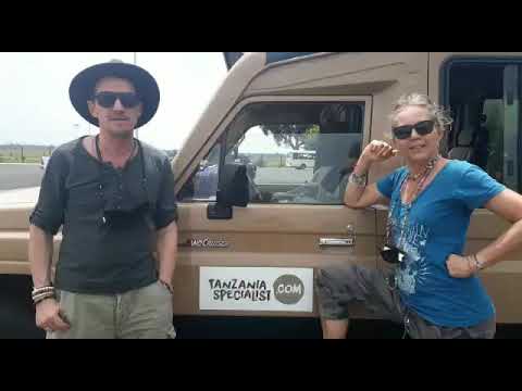 DE: Happy Swiss travelers