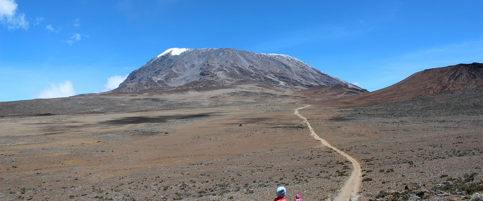 Wanderer auf dem Weg zum Kilimandscharo